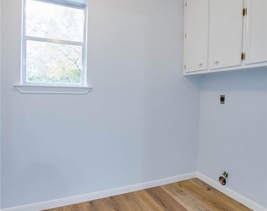 605 Jeff Davis Court - Photo Thumbnail 12