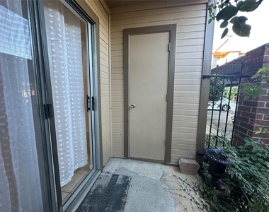 2121 Hepburn Street - Photo Thumbnail 17