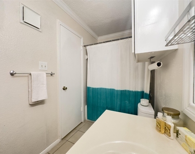 2121 Hepburn Street - Photo Thumbnail 7