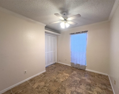 2121 Hepburn Street - Photo Thumbnail 8