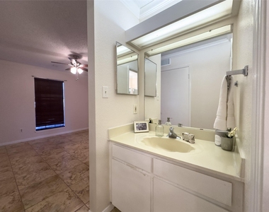 2121 Hepburn Street - Photo Thumbnail 11
