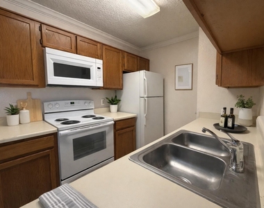 2121 Hepburn Street - Photo Thumbnail 3