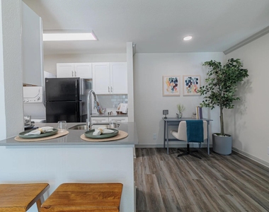 200 Hallow Tree Lane - Photo Thumbnail 10
