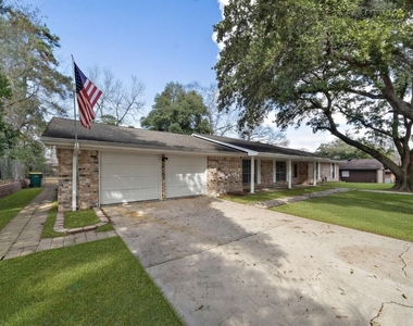 1104 Hillcrest Drive - Photo Thumbnail 19