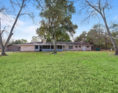 1104 Hillcrest Drive - Photo Thumbnail 18