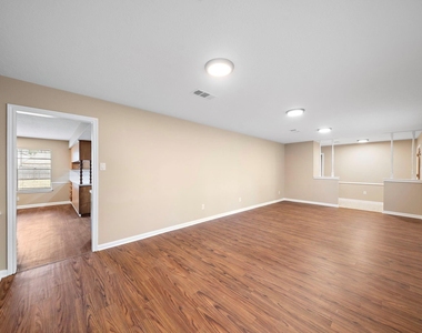 1104 Hillcrest Drive - Photo Thumbnail 1