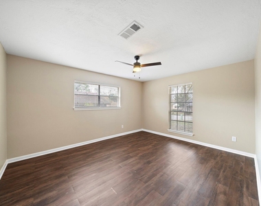 1104 Hillcrest Drive - Photo Thumbnail 10