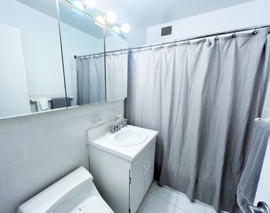 East 61st Street - Photo Thumbnail 6