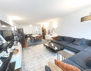 East 61st Street - Photo Thumbnail 2