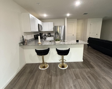 487 Wiltshire Avenue Sw - Photo Thumbnail 5