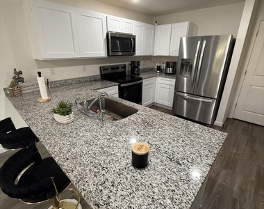 487 Wiltshire Avenue Sw - Photo Thumbnail 6