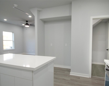 2832 Mansfield Street - Photo Thumbnail 8