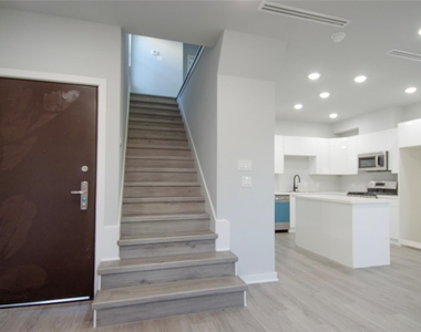 2832 Mansfield Street - Photo Thumbnail 10