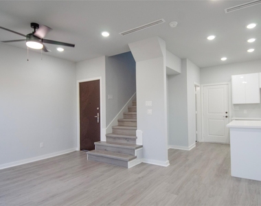 2832 Mansfield Street - Photo Thumbnail 4