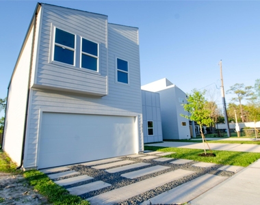 2832 Mansfield Street - Photo Thumbnail 2