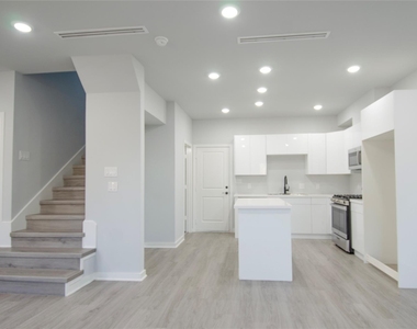 2832 Mansfield Street - Photo Thumbnail 5