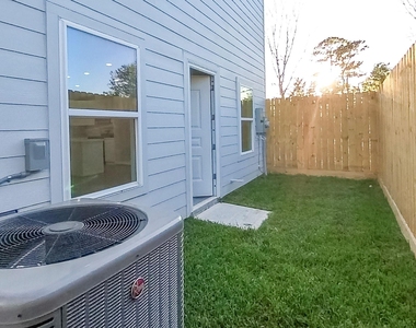 2832 Mansfield Street - Photo Thumbnail 24