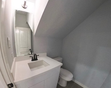 2832 Mansfield Street - Photo Thumbnail 9