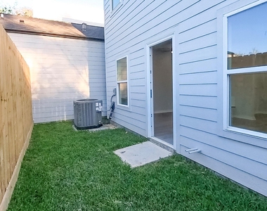 2832 Mansfield Street - Photo Thumbnail 25