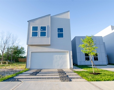 2832 Mansfield Street - Photo Thumbnail 1