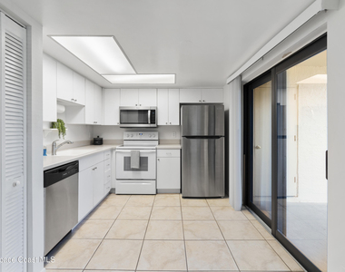 1145 N Shannon Avenue - Photo Thumbnail 11