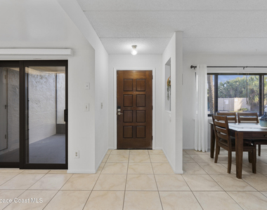 1145 N Shannon Avenue - Photo Thumbnail 2