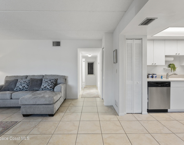 1145 N Shannon Avenue - Photo Thumbnail 3