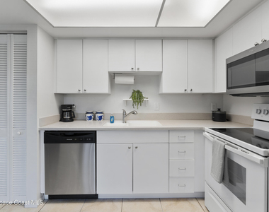 1145 N Shannon Avenue - Photo Thumbnail 13