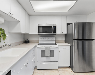 1145 N Shannon Avenue - Photo Thumbnail 14