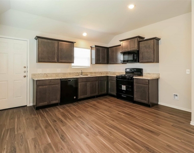 2545 Coho Drive - Photo Thumbnail 3
