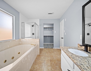 6627 Greenhouse Rd - Photo Thumbnail 17