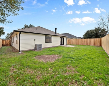6627 Greenhouse Rd - Photo Thumbnail 18