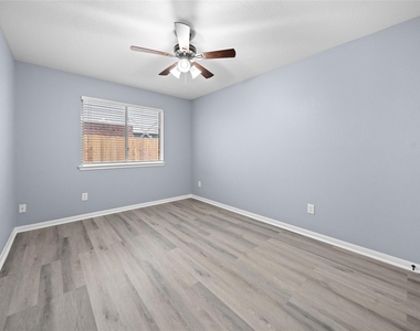 6627 Greenhouse Rd - Photo Thumbnail 11