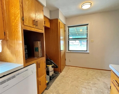509 Dwyer Street - Photo Thumbnail 8