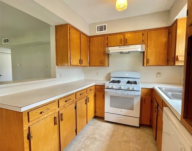 509 Dwyer Street - Photo Thumbnail 6