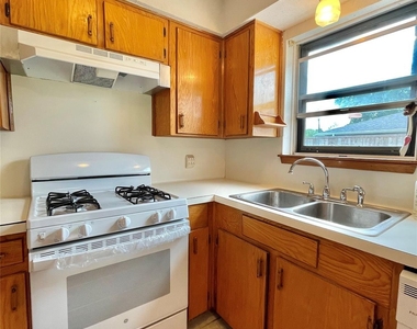 509 Dwyer Street - Photo Thumbnail 7