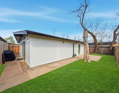 4102 Sherwood Lane - Photo Thumbnail 1