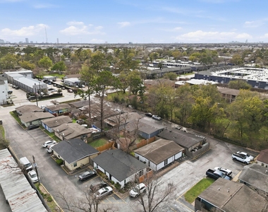 4102 Sherwood Lane - Photo Thumbnail 32