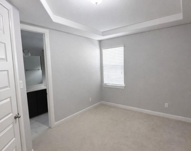 2406 Trocadero Lane - Photo Thumbnail 16