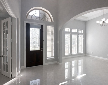 2406 Trocadero Lane - Photo Thumbnail 8