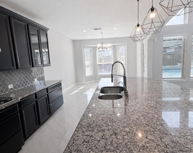 2406 Trocadero Lane - Photo Thumbnail 15