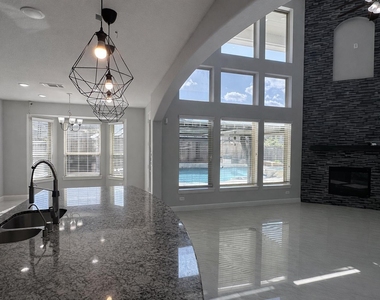 2406 Trocadero Lane - Photo Thumbnail 5