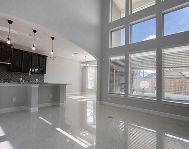 2406 Trocadero Lane - Photo Thumbnail 4
