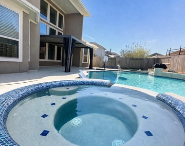 2406 Trocadero Lane - Photo Thumbnail 37