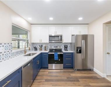 4711 Ridge Point Drive - Photo Thumbnail 7