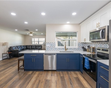 4711 Ridge Point Drive - Photo Thumbnail 6