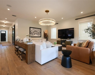 2402 W Parkland Boulevard - Photo Thumbnail 9