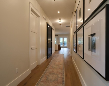2402 W Parkland Boulevard - Photo Thumbnail 4