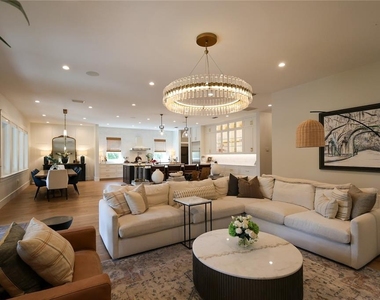 2402 W Parkland Boulevard - Photo Thumbnail 10