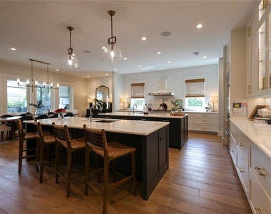 2402 W Parkland Boulevard - Photo Thumbnail 16